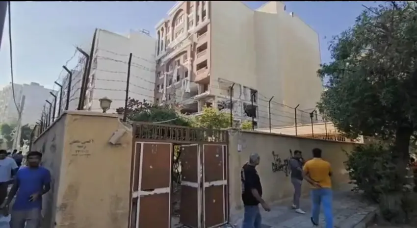 بەڵگەی ئەمنیەتی بوونی ئەو بینایەی لە بەندەر عەباس تەقیەوە؛ بریندارەکان بە جل و بەرگی سەربازی و چەكی كۆڵت