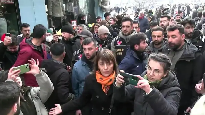 DEM Parti’den İstanbul’da Rojava’ya destek gösterisi