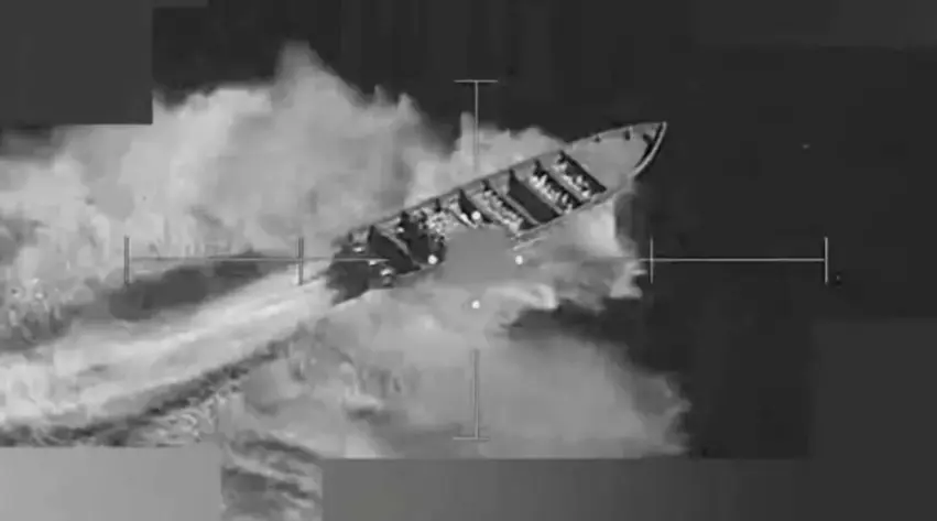 DYA: Me li Rojhilatê Pasîfîkê li keştiyeke ku tê îdiakirin madeyên hişbir tê de ye xist