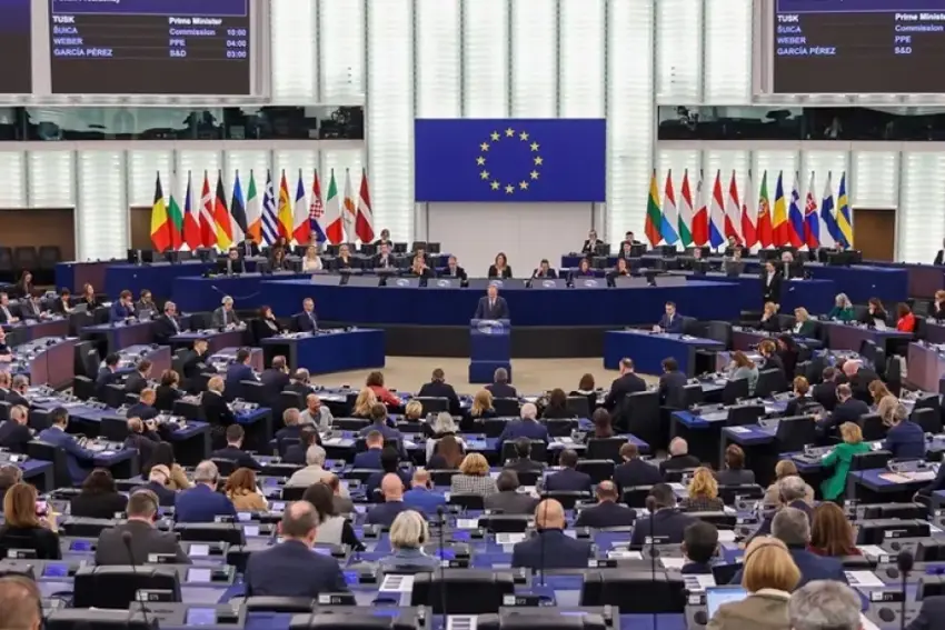 Parlamentoya Ewropayê li ser Rojava civiya: Cîhadîzma di kincên fermî de ne kêmtir kujer e