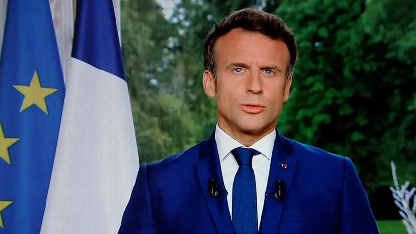 Macron: "Kürtler, Suriye yönetiminde rol oynamalı"