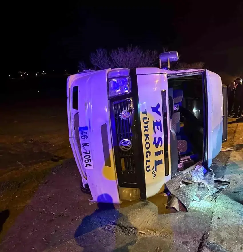 Mînîbus wergeriya û 10 kes birîndar bûn