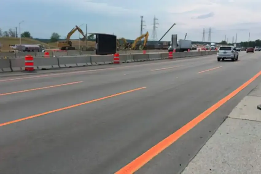 Li Kaliforniyayê şerîdên rengê tûrûnc danîn ser rêyan