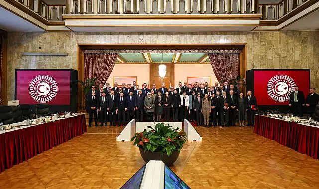 Li Komîsyona Parlamentoya Tirkiyê rapora pêvajoya çareseriyê hate qebûlkirin