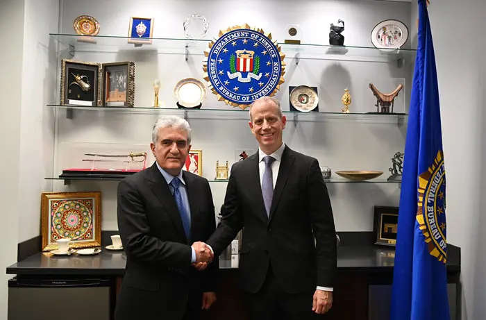 وەزیری ناوخۆ سەردانی بارەگای سەرەكی دەزگای (FBI)ی ئەمریكی كرد