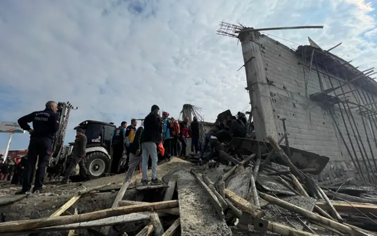 Di înşaatê de qeza çêbû û 2 bira mirin