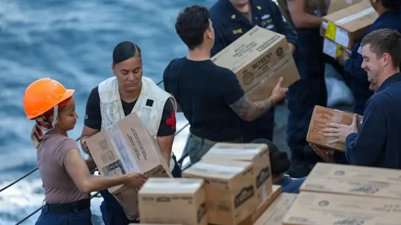 CENTCOM'dan "denizde ikmal" mesajı