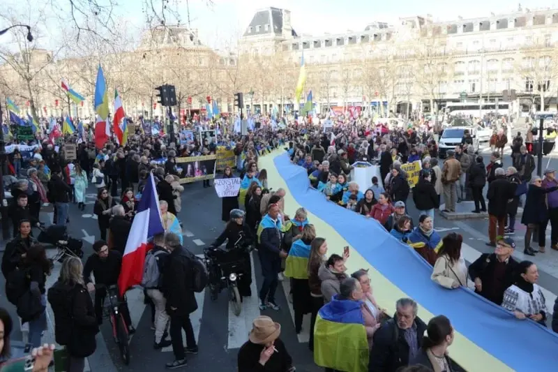 Fransa'da Ukrayna'ya destek yürüyüşü