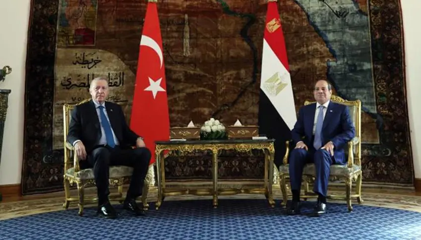 Erdogan piştî Erebistana Siûdî li Qahîreyê bi Sîsî re civiya