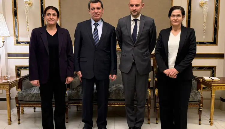 فەرماندەیی هێزەکانی سووریای دیموکرات لەگەڵ وەزیری دەرەوەی فەڕەنسا جێبەجێکردنی ڕێککەوتنی کانوونی دووەم تاوتوێ دەکەن