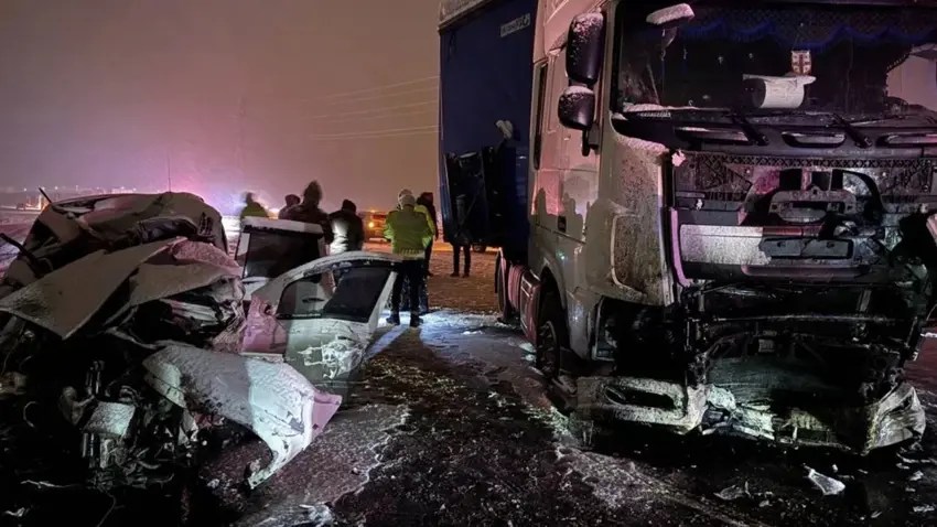 Li Erziromê di qezayeke trafîkê de 4 kesan can da