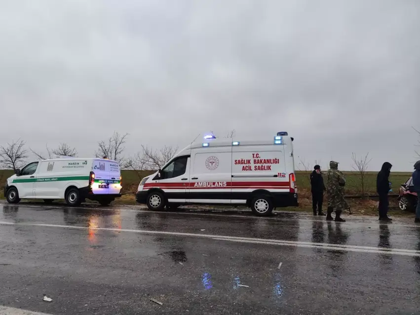 Li Mêrdînê otomobil û treyler li hev ketin: 2 mirî û 3 birîndar hene