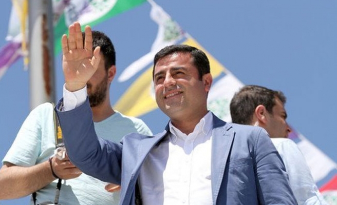 Selahattin Demirtas seçim vaatlerini sosyal medyadan açikladi