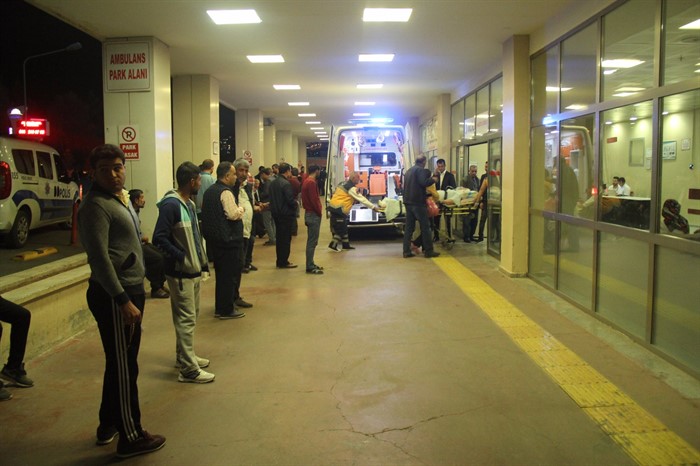 Encama serê alîgirên partiyan girantir dibe: 5 kustî 7 birîndar