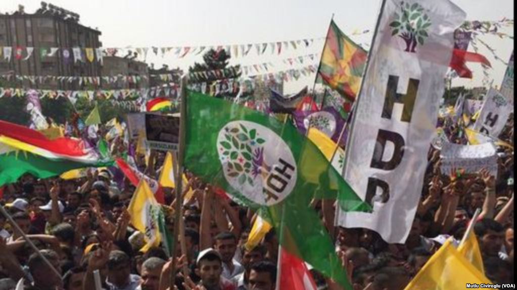 Eniyek kurdan. Lê çewe ?