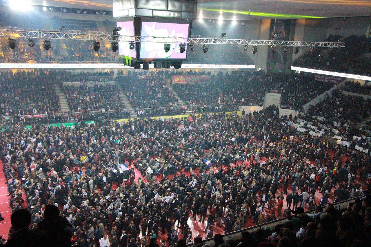 Baskan Barzani HDP kongresinde katilimcilar tarafindan büyük alkis aldi