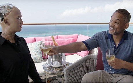 Will Smith, robot Sophia'yi etkilemeyi basaramadi
