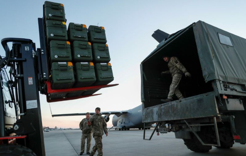 Amerîkayê, bi 300 milyon dolaran alîkarî da wî welatî