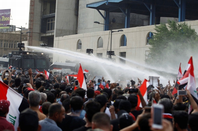 Xwepêsandanên Iraqê didomin: Hêzên Iraqê gule berdan ser xwepêsanderan