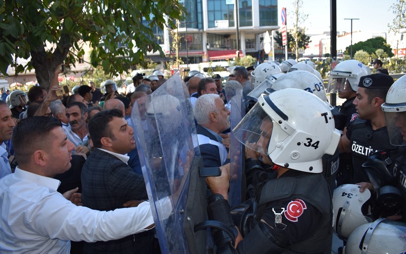 Li Stenbolê di protestoya qeyûman de 10 kes hatin binçavkirin