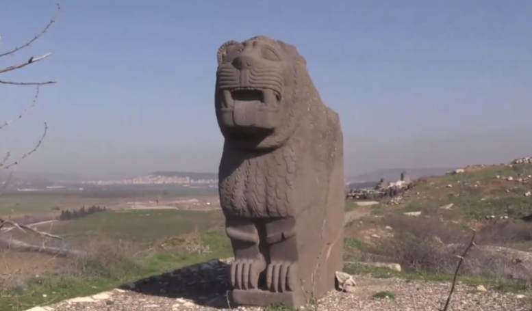 Komên çekdar ên girêdayî Tirkiyê peykerê dîrokî yê 'Sêrê Efrînê' dizîn