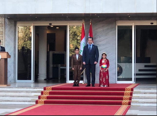 Keç û kurê sehîd Hucam Surçî li Encûmena Wezîran Alaya Kurdistanê bilind kirin