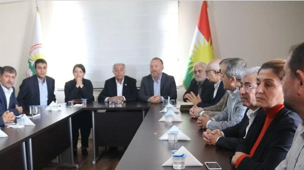 Partiyên Kurdistanî îro li Amedê dicivin û li ser çend mijaran gotubêjan dikin