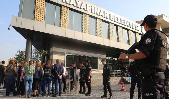 Karkerên ku dijî qeyûman derketibûn ji kar hatin avêtin