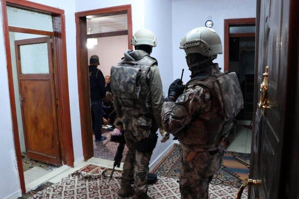 Li Entabê bi helîkopter û 500 polîsan operasyona HDPê: 52 kes binçav kirin