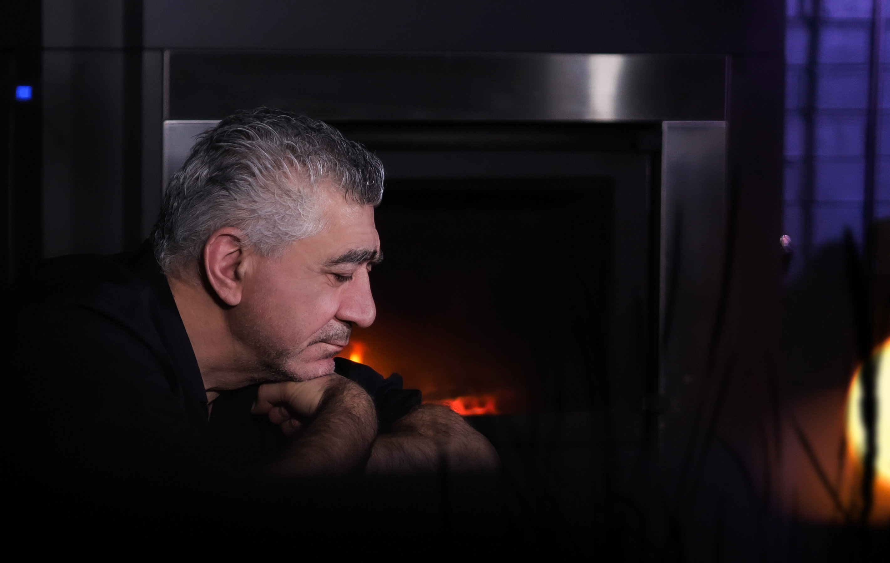 Ciwan Haco bi du singilan derdikeve pêsberî hezkiriyên xwe