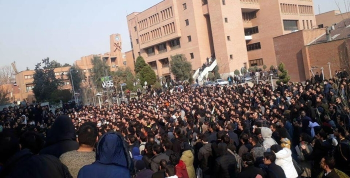 Xwepêsanderên Îranê îro jî li qadan bûn: Hêzên rejîmê gule resandin