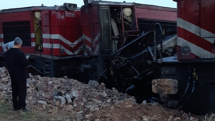 Li Meletiyê du trênên barhilgir li hev qelibîn, mirî û birîndar hene