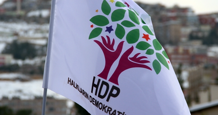 Ji bo 5 parlamenterên HDPê fezlekeyên rakirina parêzbendiyê hatin amadekirin