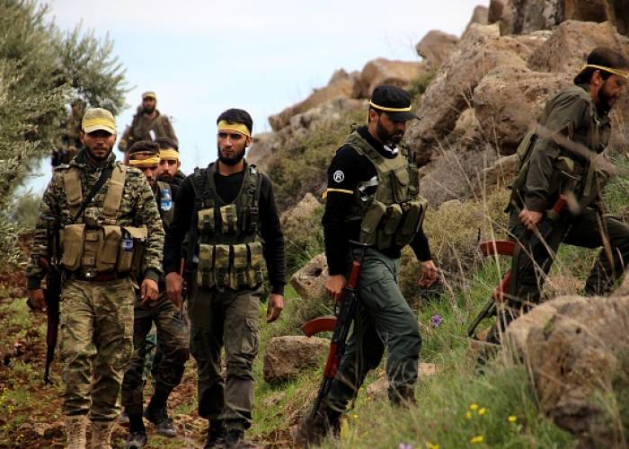 Li Efrînê milîsên girêdayî Tirkiyê nahêlin welatî darên xwe yên zeytûna biçînin