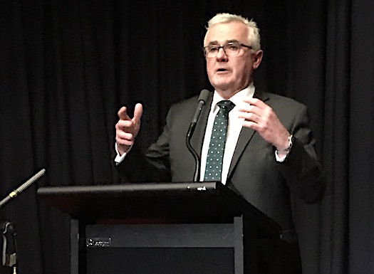 Parlamenterê Australî ji welatê xwe daxwaza pistevaniya Kurdistana Serbixwe dike