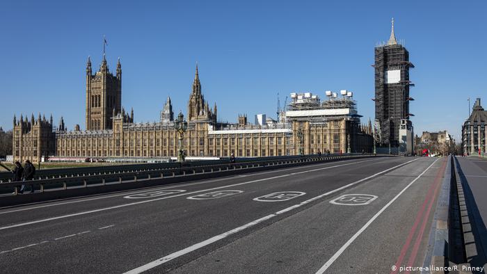 Ji ber zêdebûna cûreya nû ya vîrusa Korona Brîtanyayê dîsa karantîna ragihand