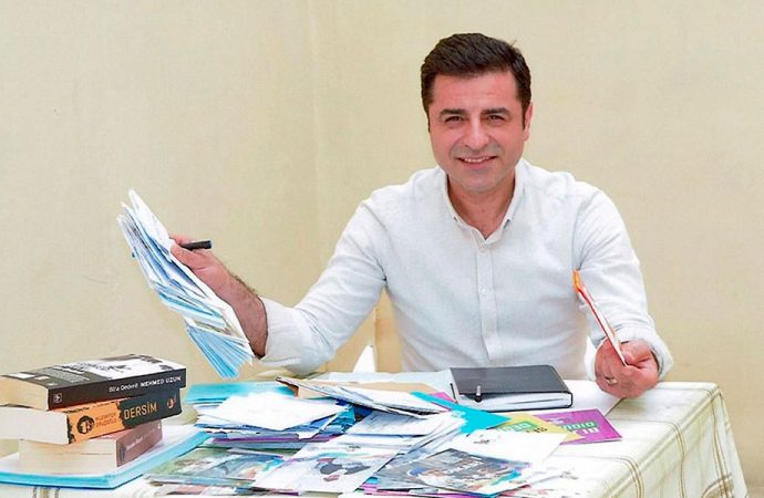 22 baroyan daxwaza bicihanîna biryara DMMEyê û berdana Demirtas kirin