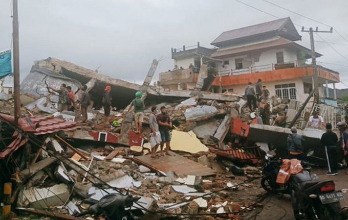 Di erdheja Endonezyayê de herî kêm 35 kes mirin