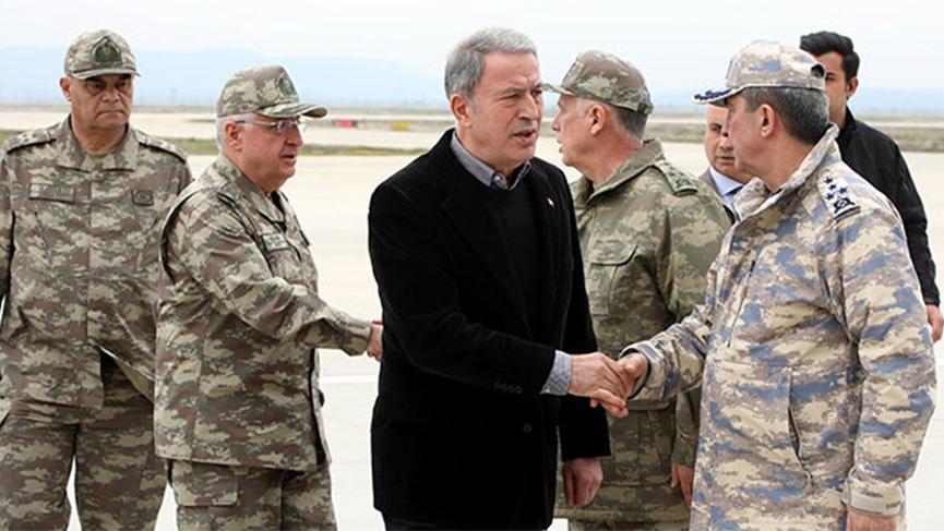 Wezîrê Berevaniyê yê Tirkiyê Hulusî Akar çû ser sînorê Rojavayê Kurdistanê