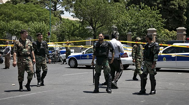 Hêzên Îranê li Mehabadê bi çekan êrîsî sivîlan kirin: 1 kustî, 4 birîndar