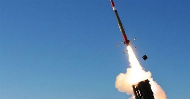 Bi mosekan Îsraîlê êrîsî bingehên artêsa Sûriyê kir