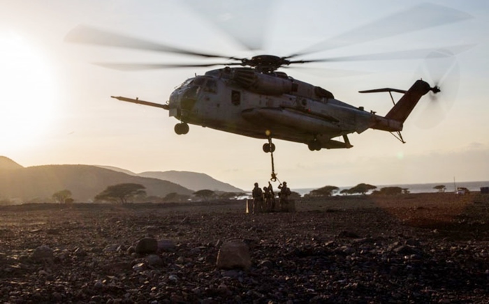 Hêzên Amerîkî bi 6 helîkopteran girtîyên DAISê veguhestin baregeha Hesekê