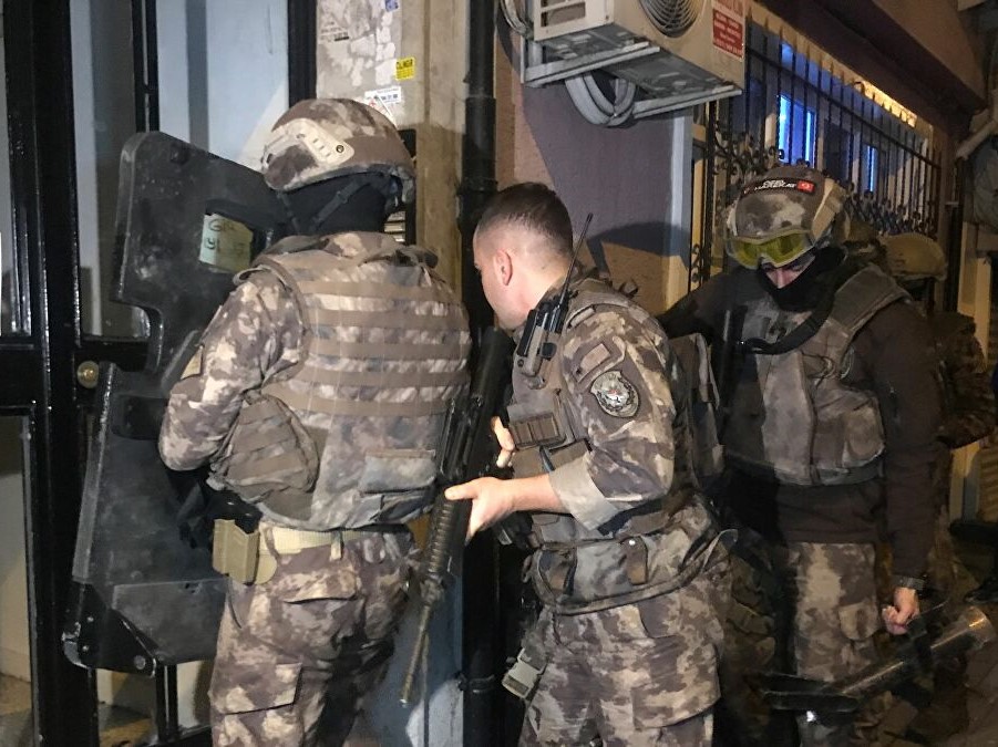 Bi tohmeta ''endamtiya DAIS û Heyet Tehrîr Sam'' 8 kes hatin desteserkirin