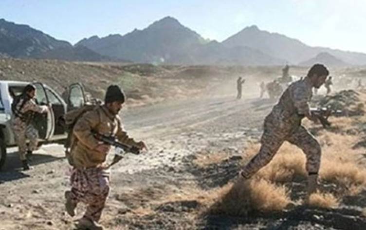 Di encama serekî çekdarî de herî kêm 2 pasdarên Îranê hatin kustin