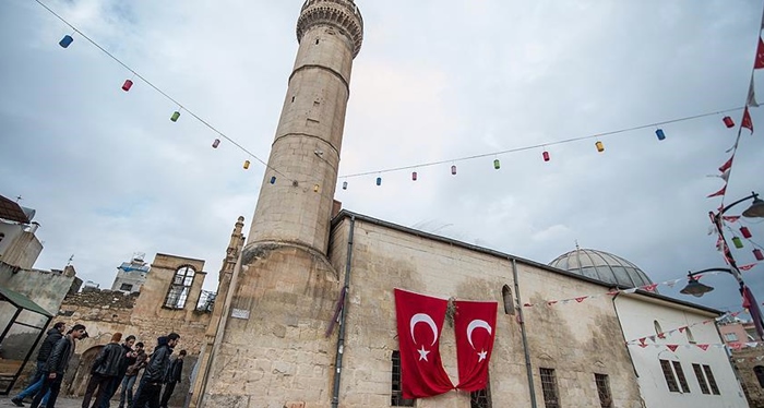 Rapora Efrînê: Tirkiye bi rêya dibistanan nifsekî îslamîyên tundrew ava dike!