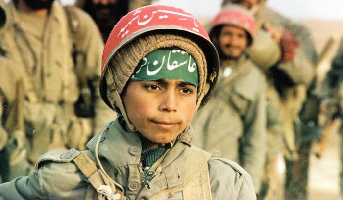 Medya Erebî: Îran proseya perwerde û leskerkirina zarokan li Sûriyê didomîne