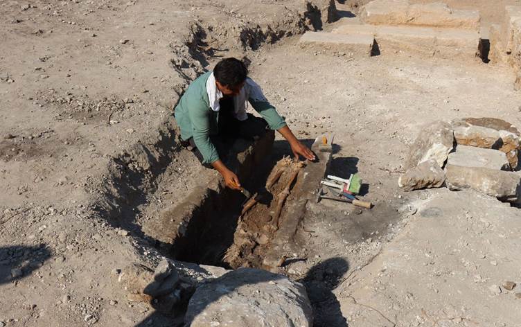 Li Semsûr a Bakurê Kurdistanê goreke hezar salî û îskeletek hat dîtin