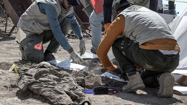 Goreke komî ya 123 qurbaniyên DAISê tê de bûn hat dîtin