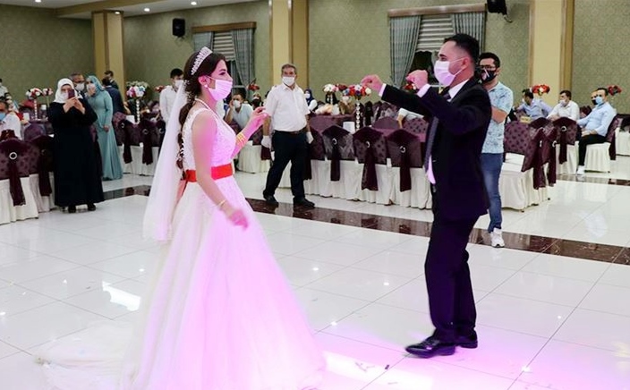 Çend biryarên nû | Wê li Amedê yên derziya korona li xwe nedabin nexin govendê!