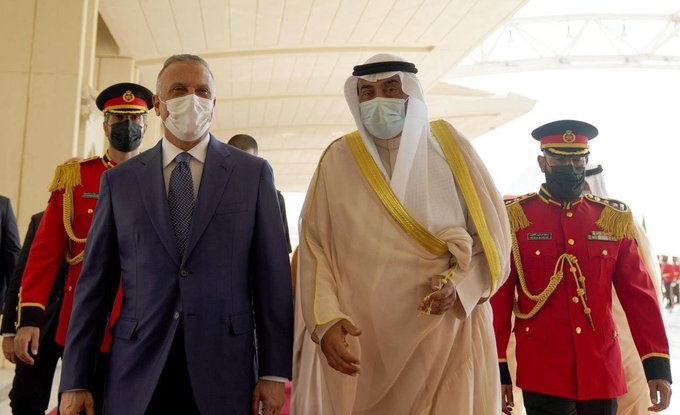 Mistefa Kazimî ligel sandeke bilind a Iraqê gihîst Kuweytê